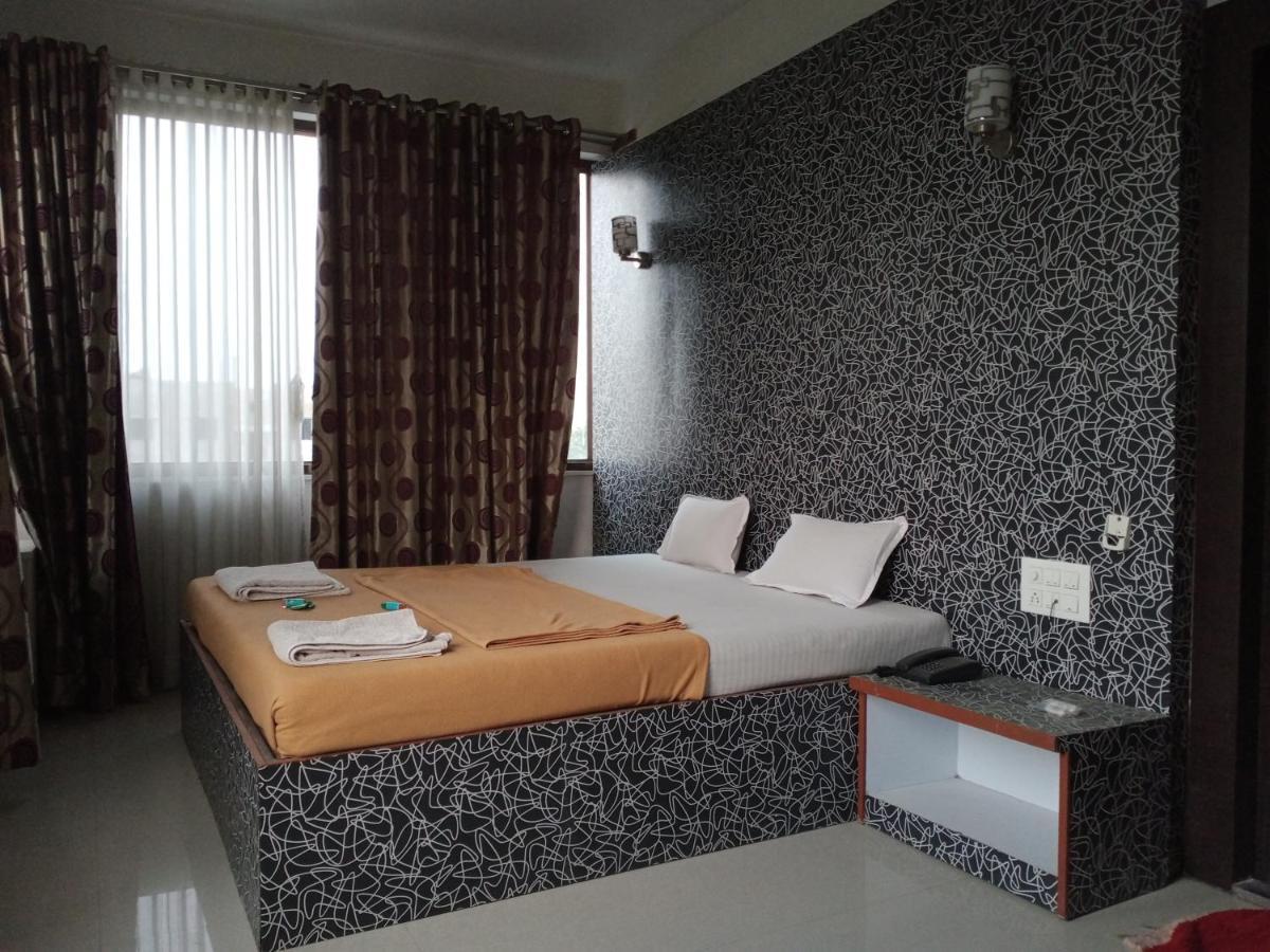 Malhar Palace Hotel Shirdi Eksteriør bilde
